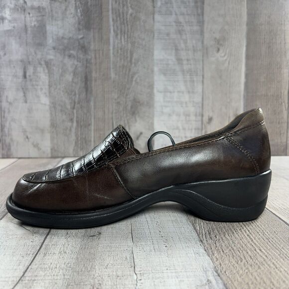 Clarks Women's Artisan Slip On Leather Loafer Shoes Croc Print Brown Size 6 M - Picture 9 of 15